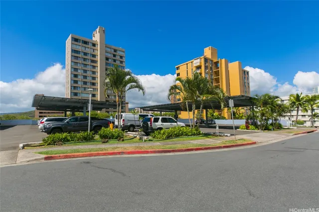 $188,000 | 3045 Ala Napuaa Place, Unit 302, Honolulu, HI 96818