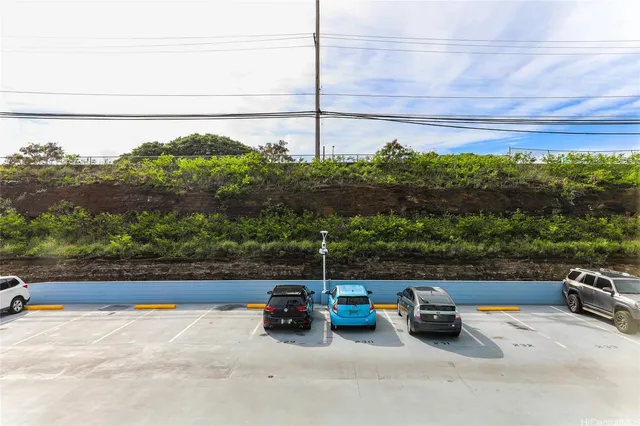 $188,000 | 3045 Ala Napuaa Place, Unit 302, Honolulu, HI 96818