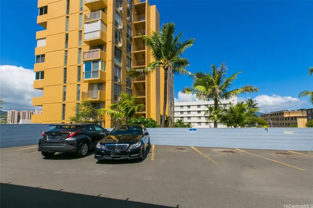 $188,000 | 3045 Ala Napuaa Place, Unit 302, Honolulu, HI 96818