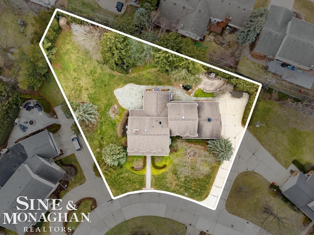 85 South Duval Road Grosse Pointe, MI 48236 - Photo 40 of 49 50103350-39.JPG