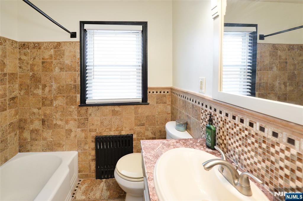 648 Spring Valley Road Maywood, NJ 07607 - Photo 13 of 34