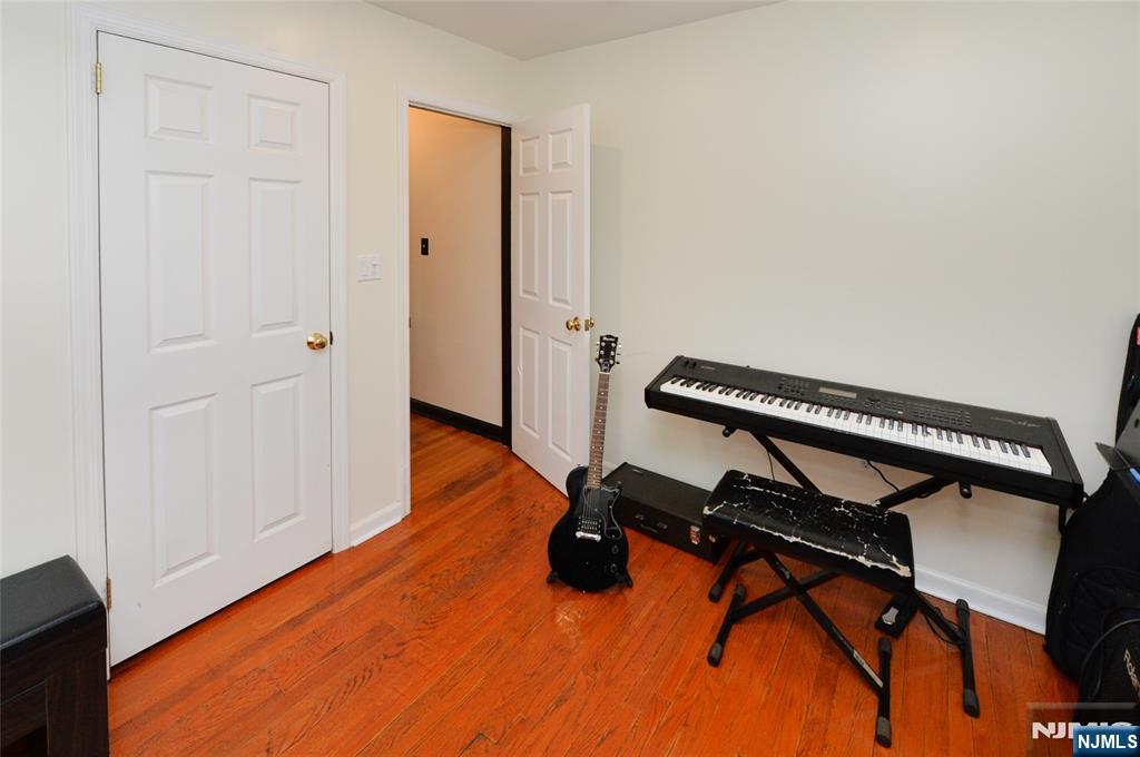 648 Spring Valley Road Maywood, NJ 07607 - Photo 15 of 34