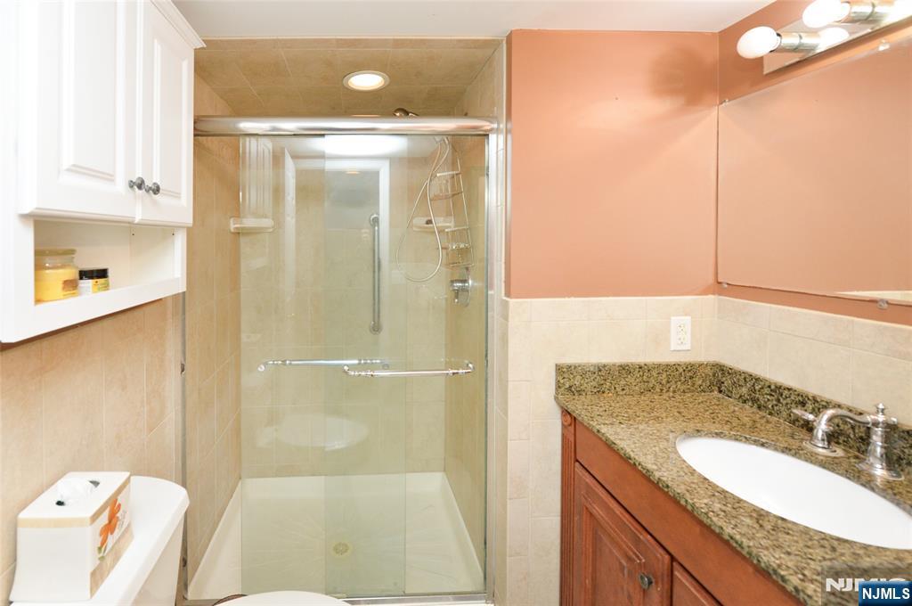 648 Spring Valley Road Maywood, NJ 07607 - Photo 20 of 34