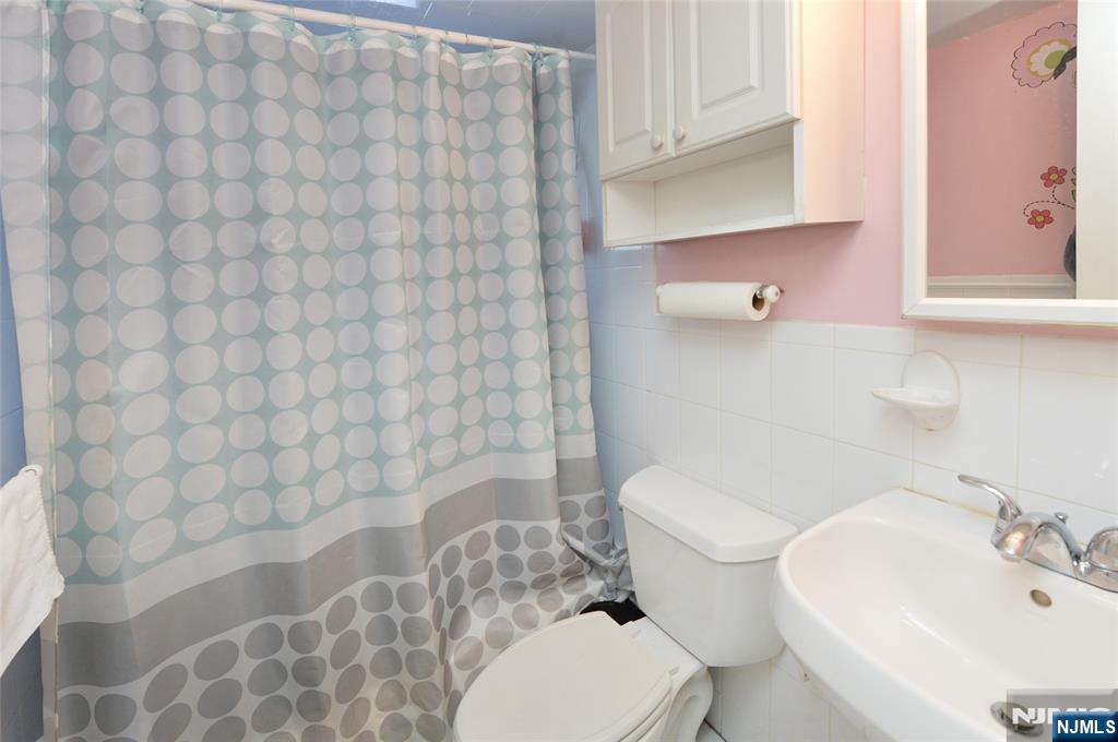 648 Spring Valley Road Maywood, NJ 07607 - Photo 23 of 34