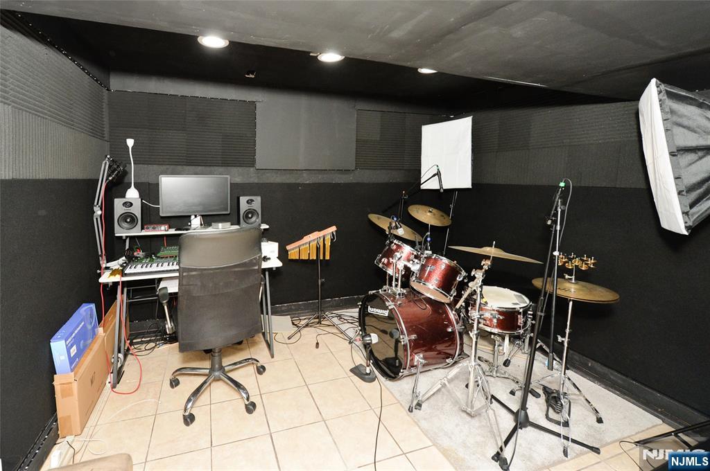 648 Spring Valley Road Maywood, NJ 07607 - Photo 25 of 34