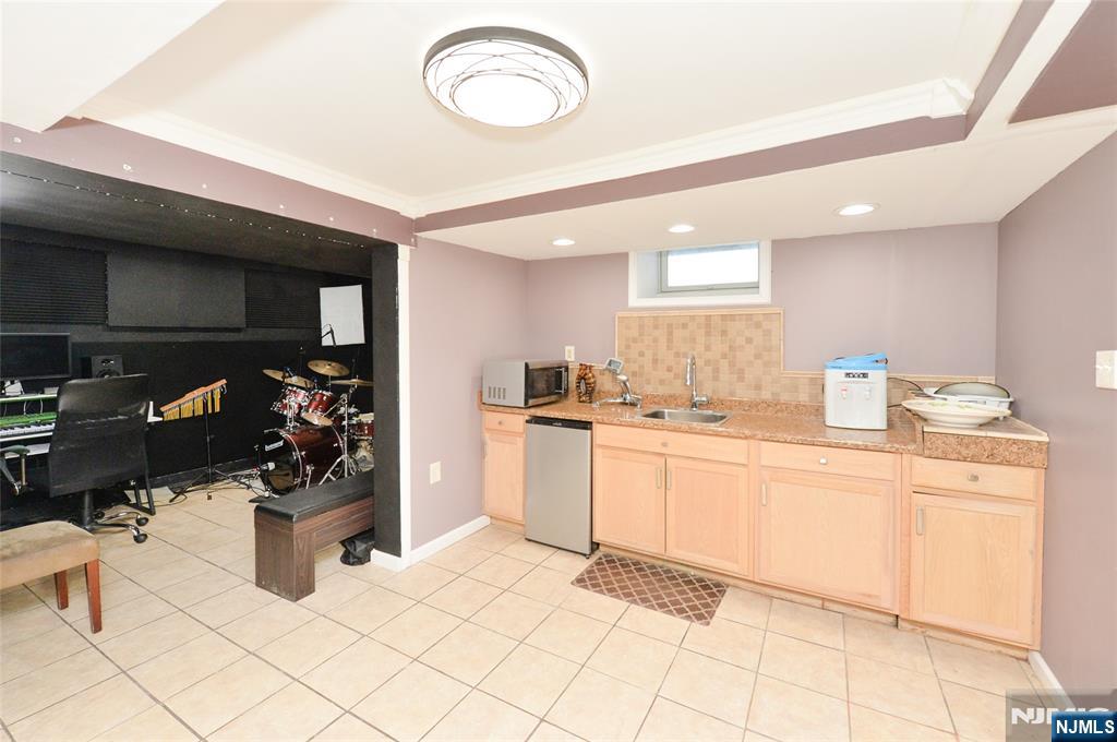 648 Spring Valley Road Maywood, NJ 07607 - Photo 28 of 34