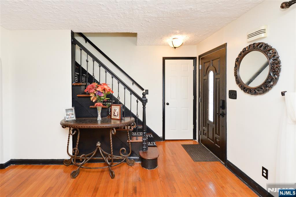 648 Spring Valley Road Maywood, NJ 07607 - Photo 4 of 34