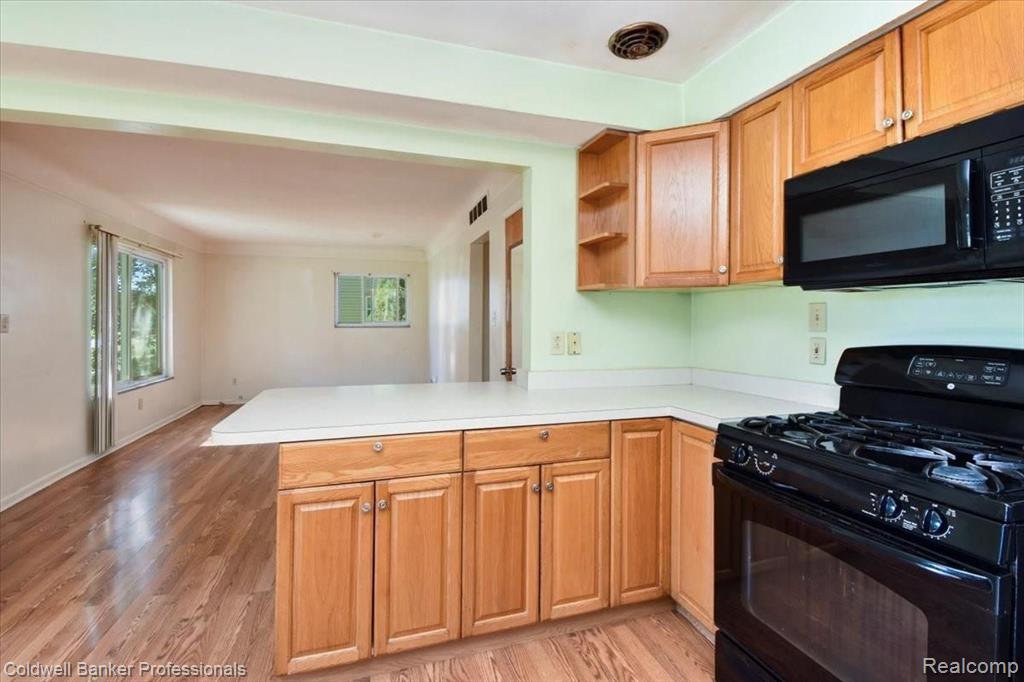 19829 East 8 Mile Road St. Clair Shores, MI 48080 - Photo 12 of 28