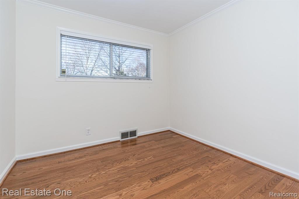 1216 Sycamore Drive Rochester, MI 48307 - Photo 18 of 31