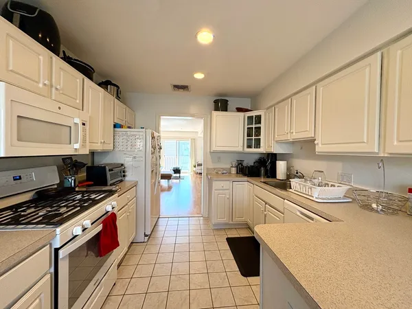 $3,975 | 20 Cameron Street, Unit 304, Brookline, MA 02445