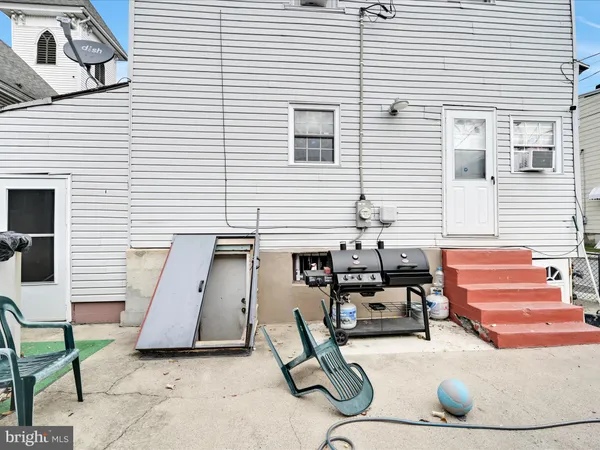 a view of a chairs in front of house