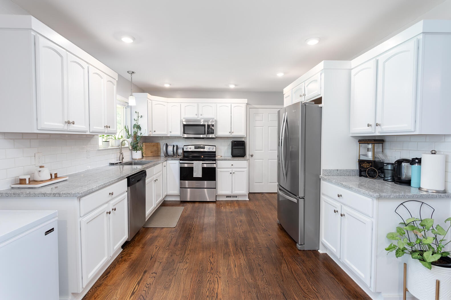 8903 Bay View Drive Chattanooga, TN 37416 - Photo 5 of 25 a kitchen with kitchen island granite countertop a sink cabinets and stainless steel appliances