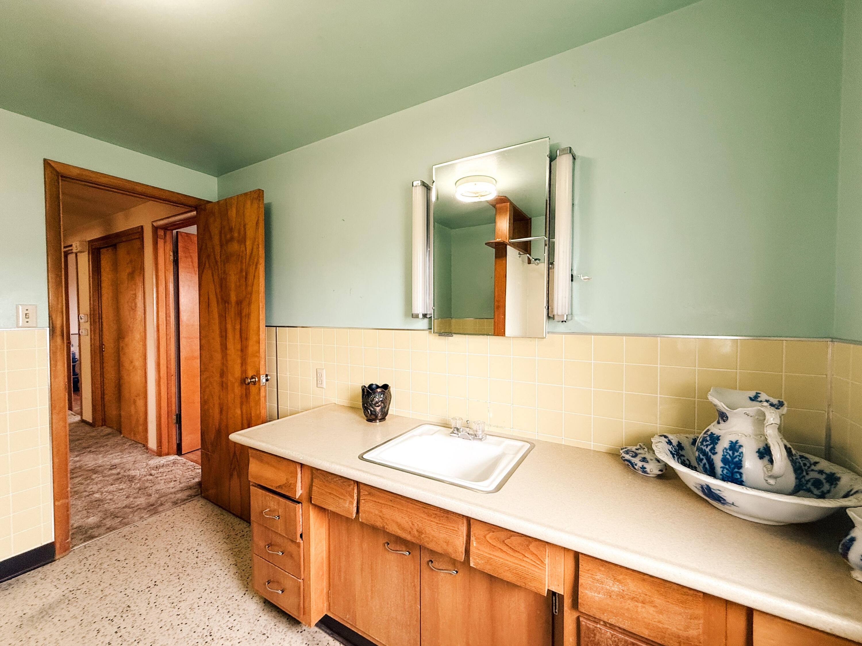 1205 Big Goose Road Sheridan, WY 82801 - Photo 20 of 48 16Primary Bathroom 1