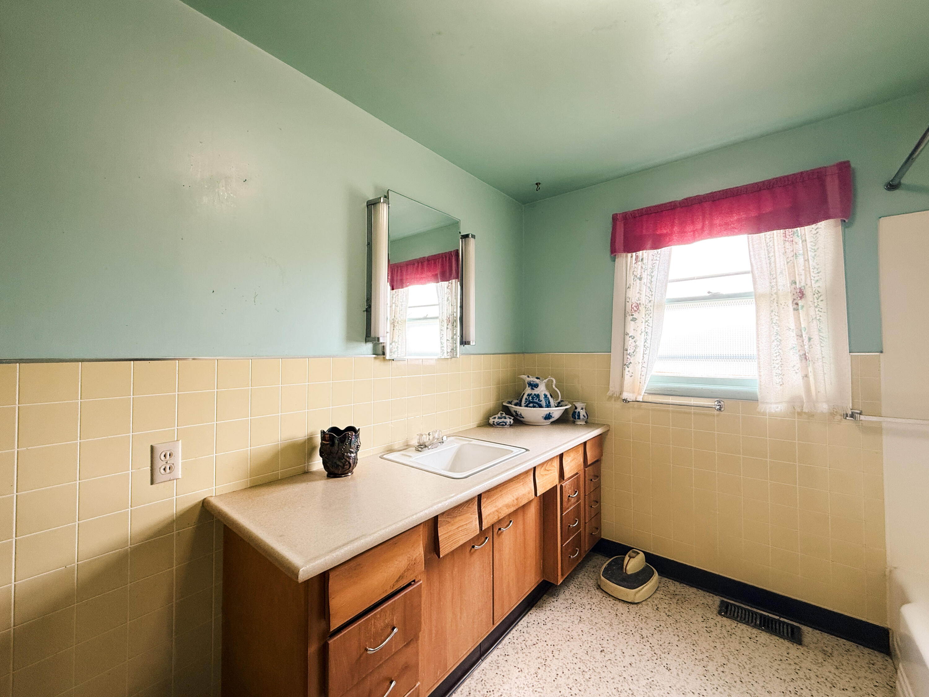 1205 Big Goose Road Sheridan, WY 82801 - Photo 21 of 48 17Primary Bathroom 2