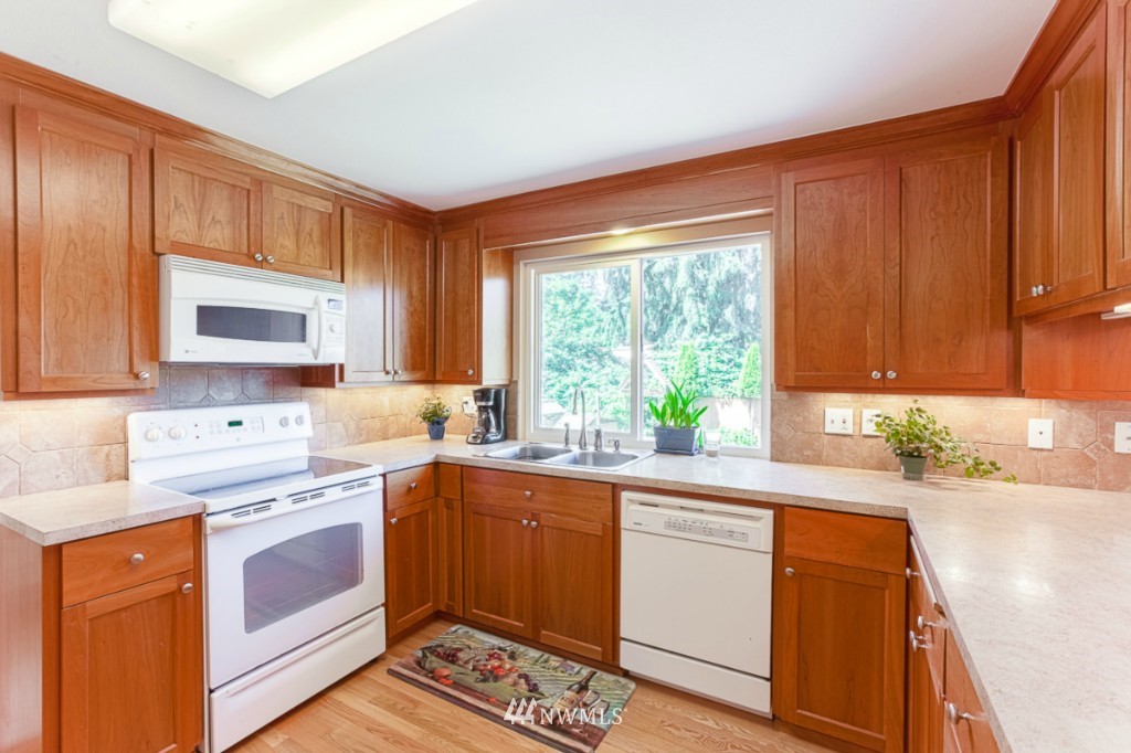 15525 118th Place Northeast Bothell, WA 98011 - Photo 5 of 20 Gallery Image 5