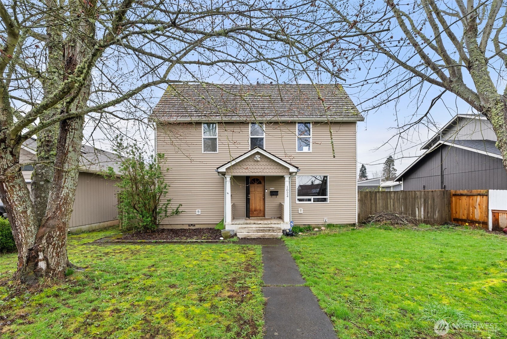 1024 H Street Centralia, WA 98531 - Photo 1 of 16 a front view of a house with garden