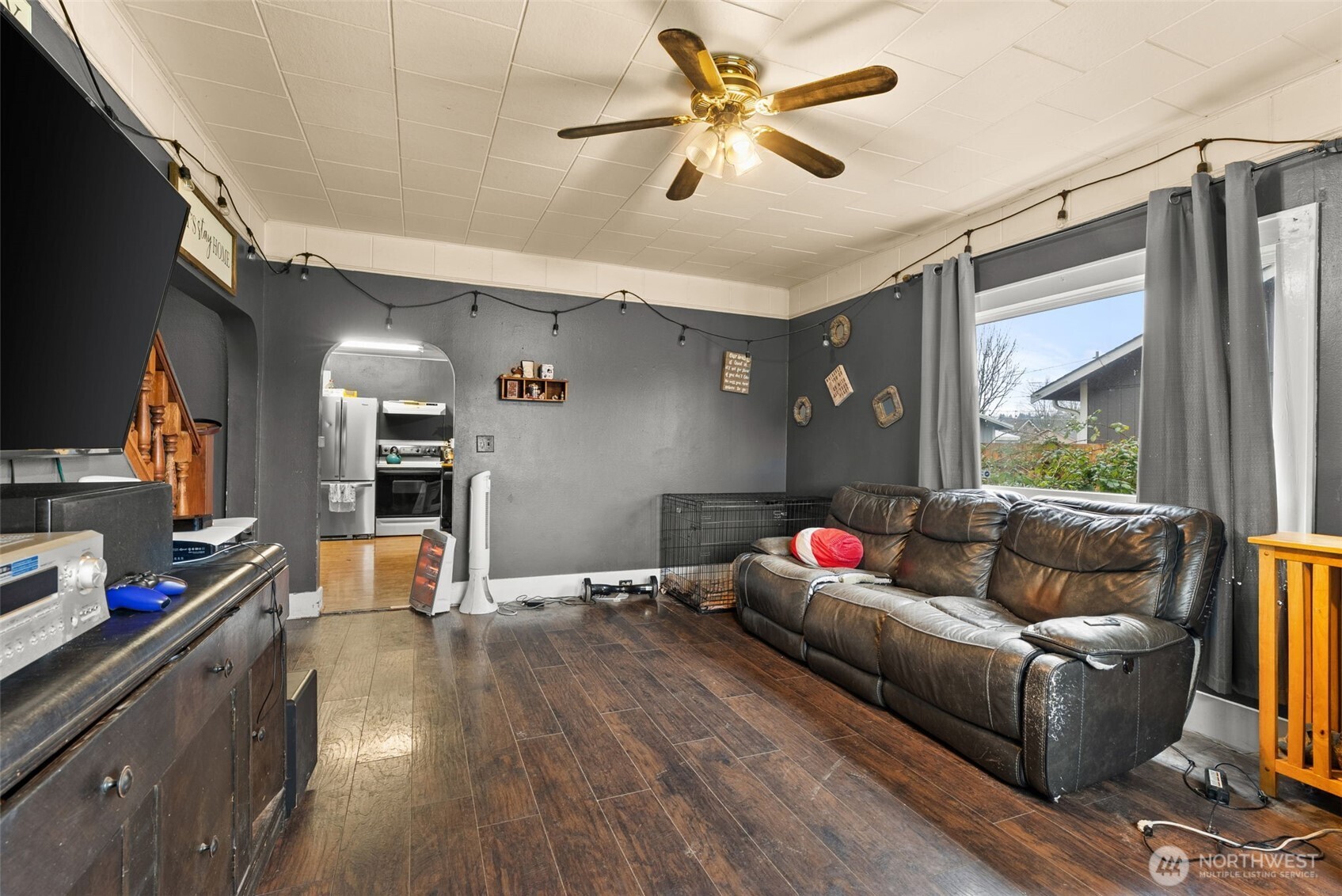 1024 H Street Centralia, WA 98531 - Photo 6 of 16 a living room with furniture and a flat screen tv