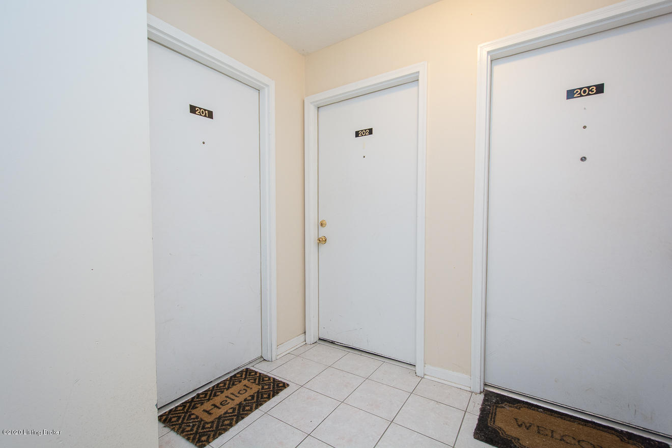 1236 Lexington Road, Unit 202 Louisville, KY 40206 - Photo 3 of 28 Condo entry