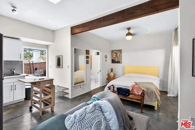 $1,568,000 | 4915 West Boulevard, View Park, CA 90043