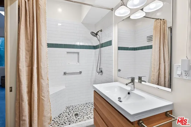 $1,568,000 | 4915 West Boulevard, View Park, CA 90043