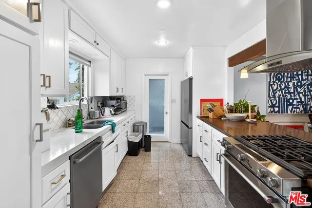 $1,568,000 | 4915 West Boulevard, View Park, CA 90043