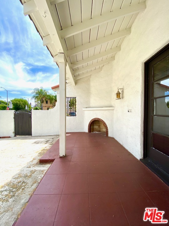 363 North Kings Road Los Angeles, CA 90048 - Photo 2 of 9 a view of a outdoor space