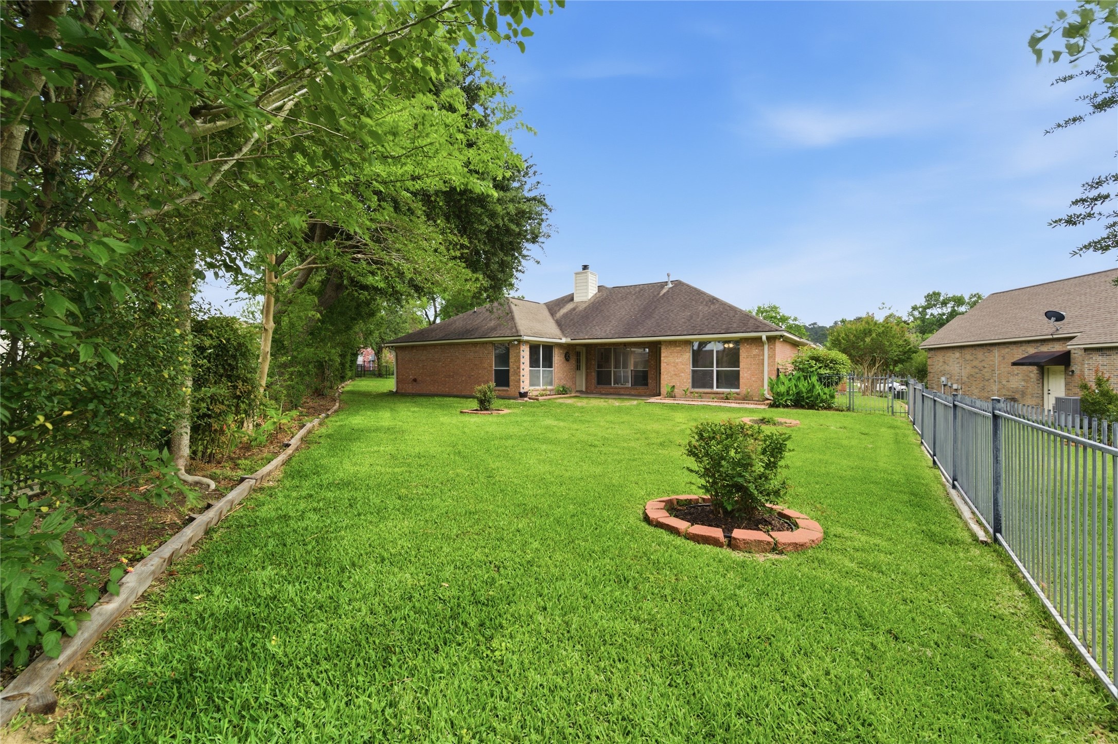 107 Forest Court Conroe, TX 77356 - Photo 3 of 33 Large backyard overlooking Lake Conroe