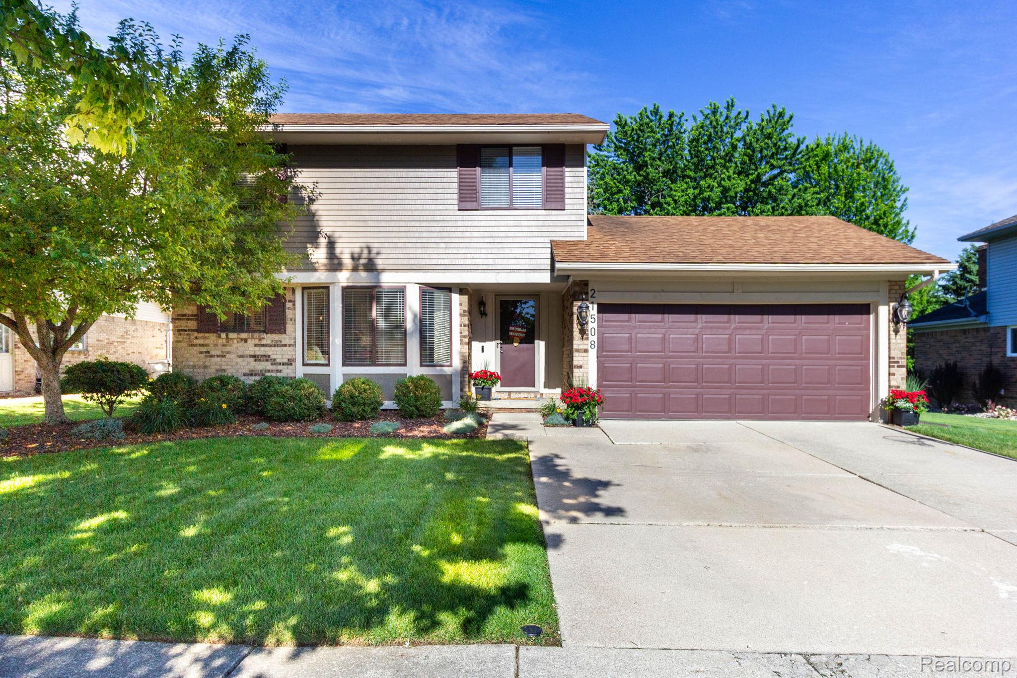 EXCELLENT WOODHAVEN LOCATION! UP TO CITY CODE 3 BR, 2.5 UPATED BATH 2 STORY HOME!