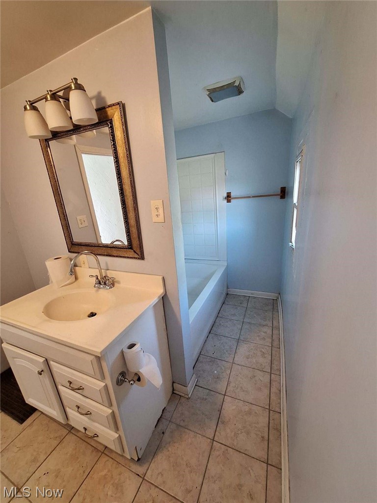 841 West Wilbeth Road Akron, OH 44314 - Photo 11 of 17 Bathroom with bathtub/shower