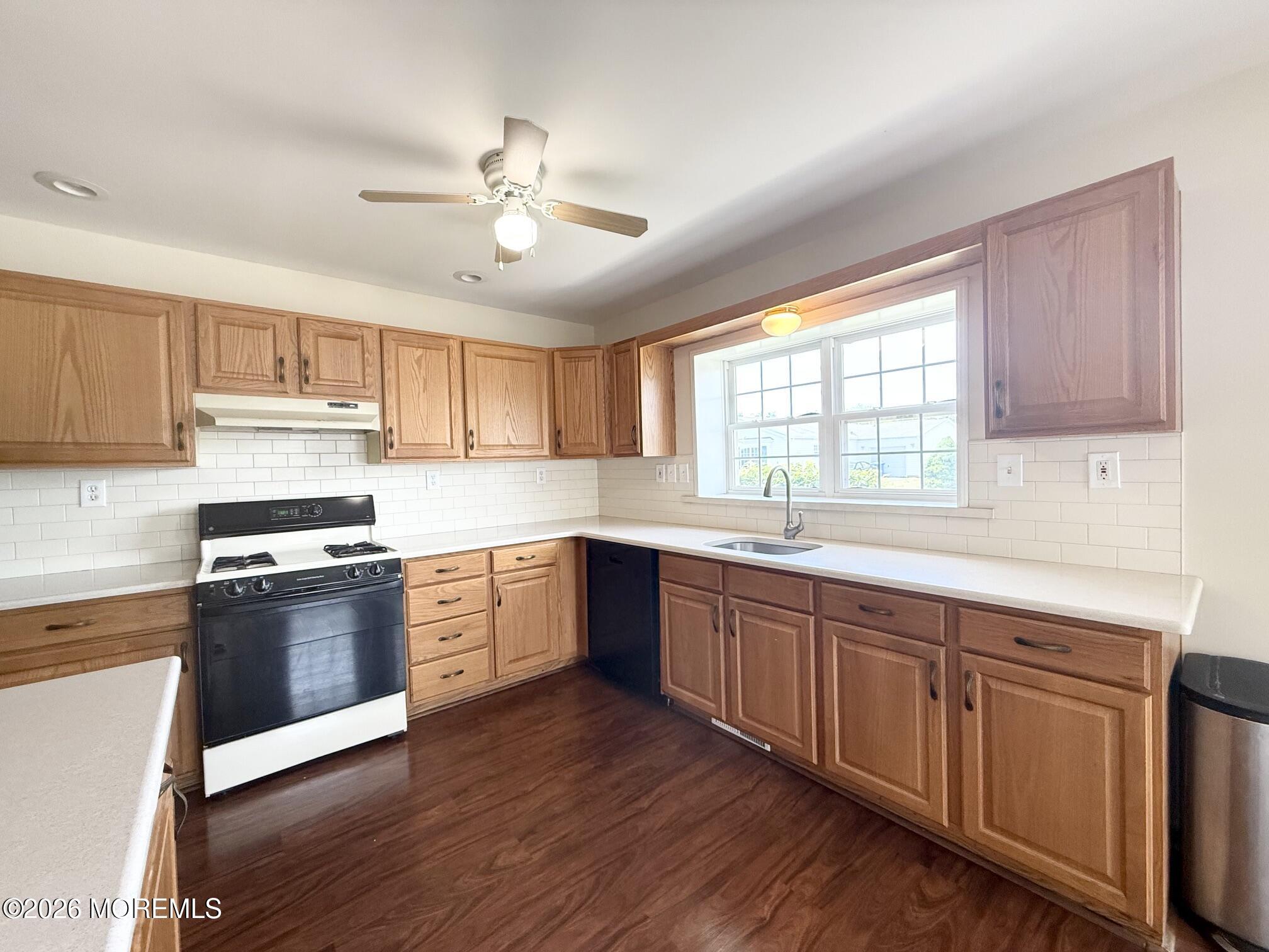 11 Rocky Hill Road Manahawkin, NJ 08050 - Photo 2 of 34 IMG_1476