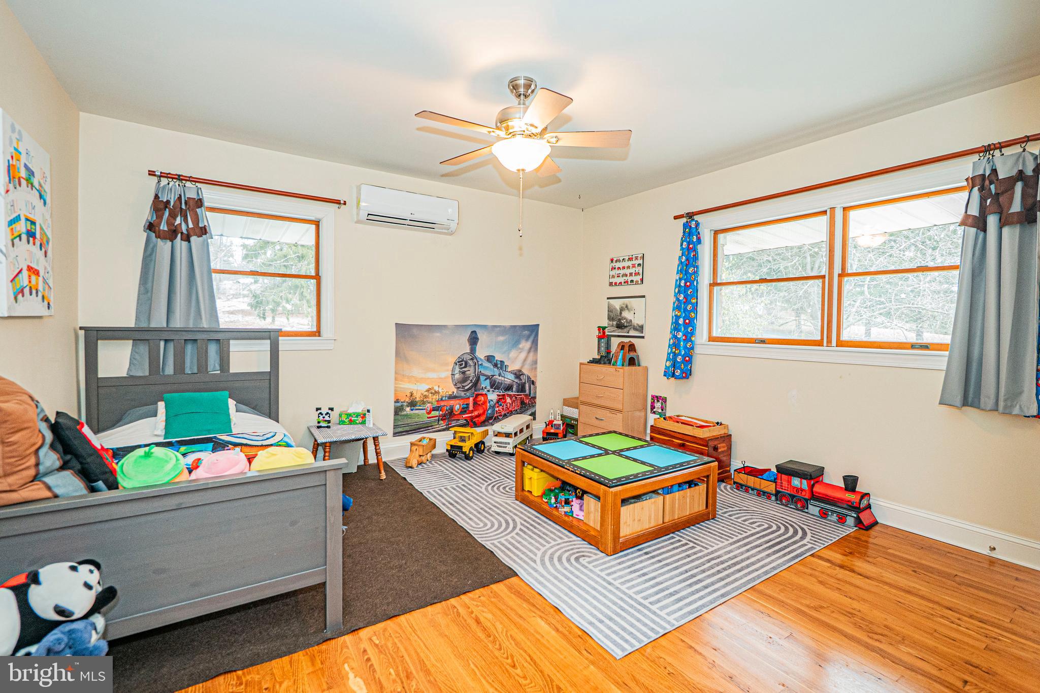 16834 Buck Lantz Road Sabillasville, MD 21780 - Photo 58 of 81 a living room with furniture and a window