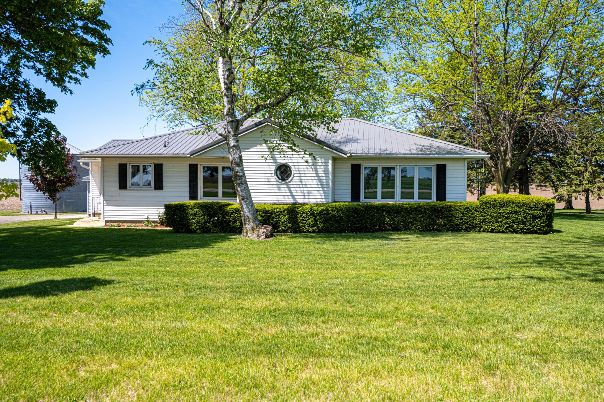 13546 North Showers Road Orangeville, IL 61060 - Photo 2 of 37