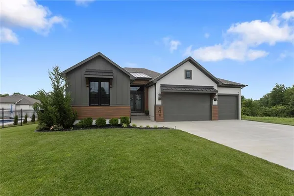 $650,000 | 404 Pavillion Drive, Grain Valley, MO 64029