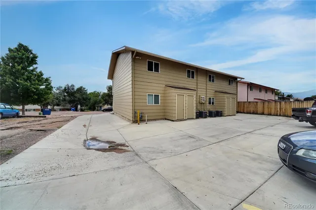 a view of parking area