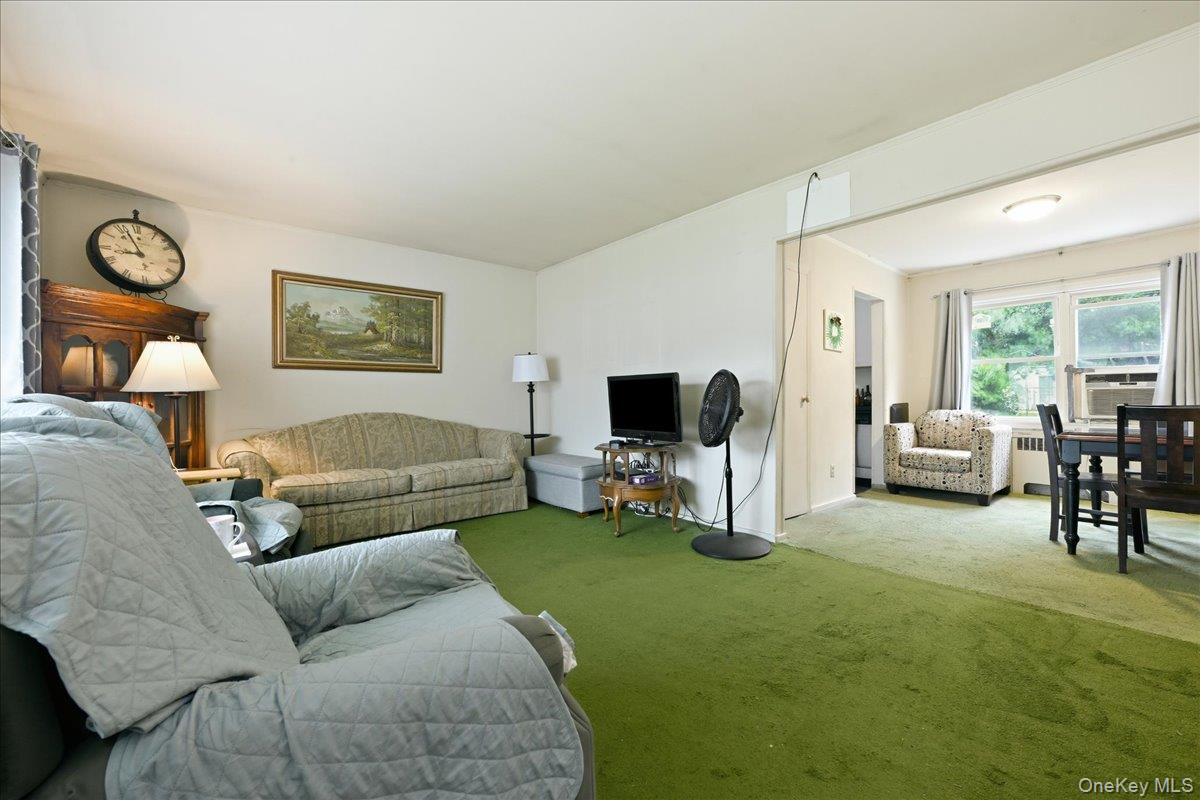 1095 Huckleberry Road Bellmore, NY 11710 - Photo 4 of 23 Gallery Image 4
