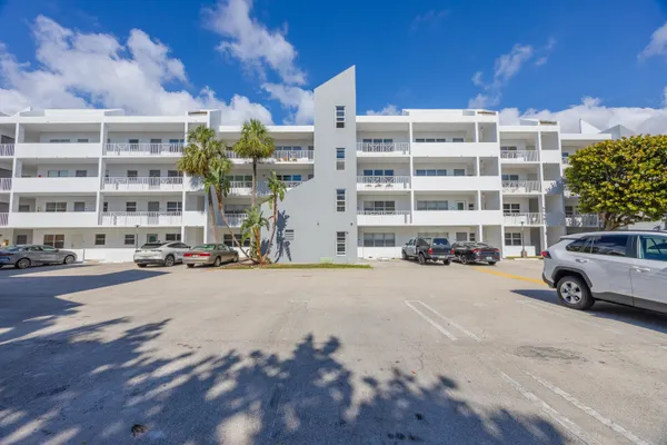 $1,900 | 2850 Northeast 14th Street, Unit 210B, Pompano Beach, FL 33062