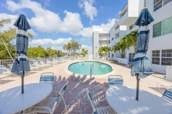 $1,900 | 2850 Northeast 14th Street, Unit 210B, Pompano Beach, FL 33062