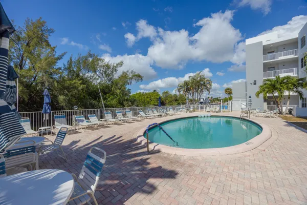 $1,900 | 2850 Northeast 14th Street, Unit 210B, Pompano Beach, FL 33062