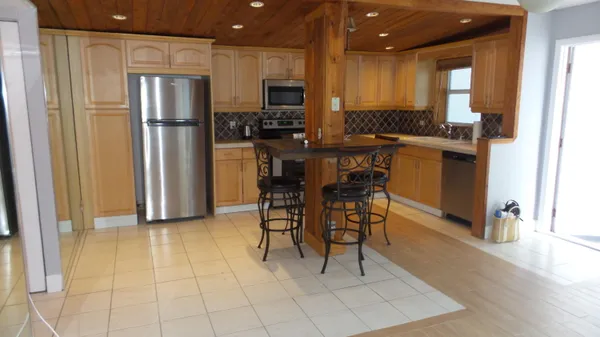 $1,900 | 2850 Northeast 14th Street, Unit 210B, Pompano Beach, FL 33062