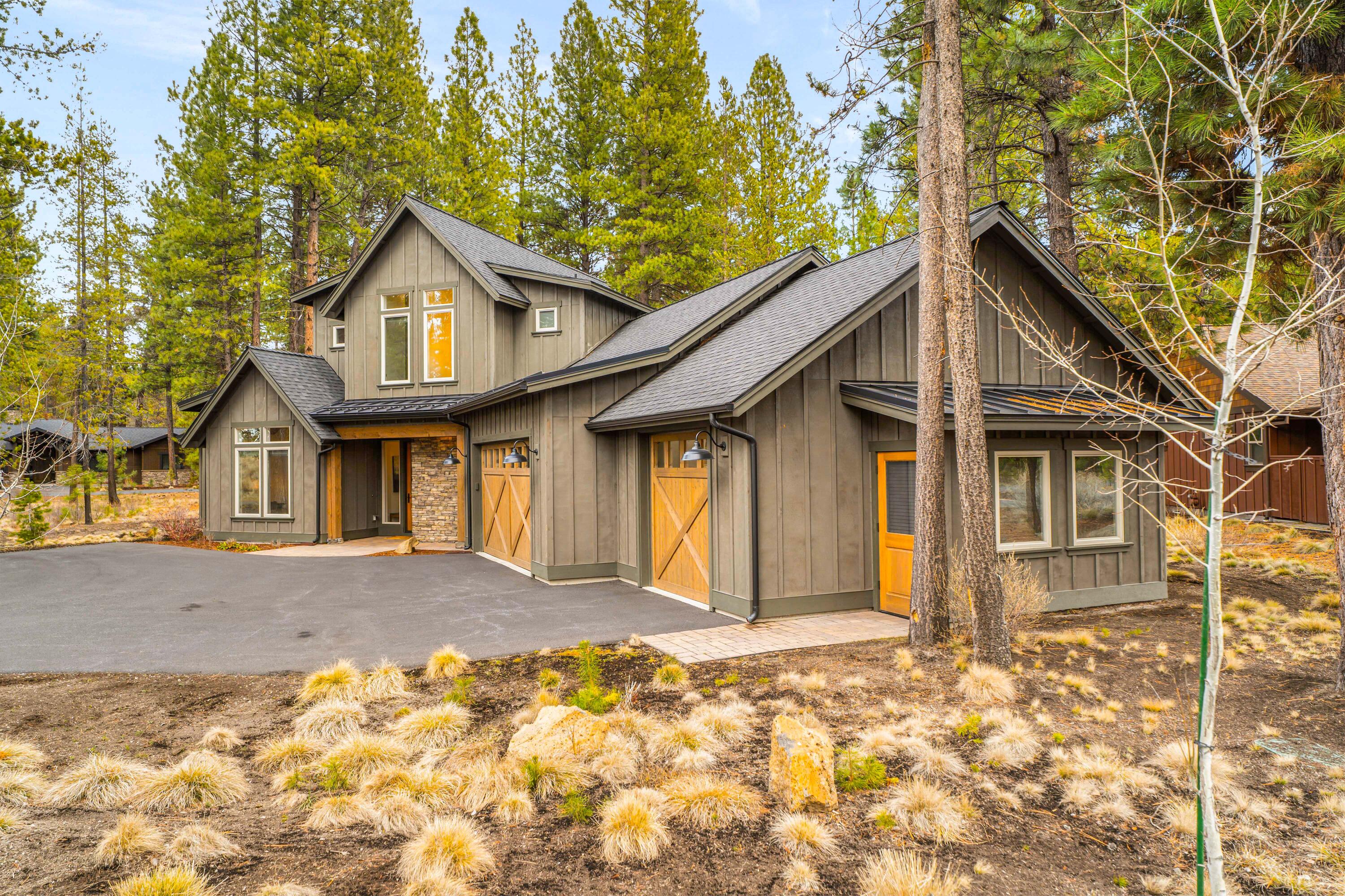 56302 Sable Rock Loop, Unit 255 Bend, OR 97707 - Photo 4 of 65 a front view of a house with a yard and garage