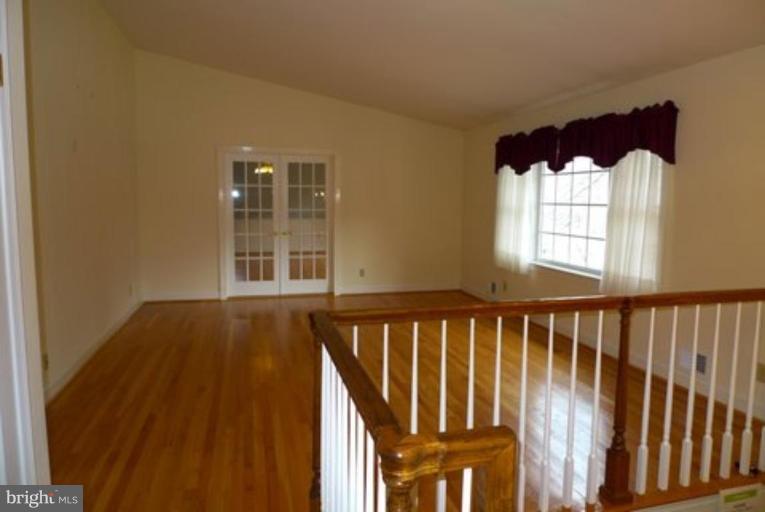 8700 Gateshead Road Alexandria, VA 22309 - Photo 11 of 22 Living Room
