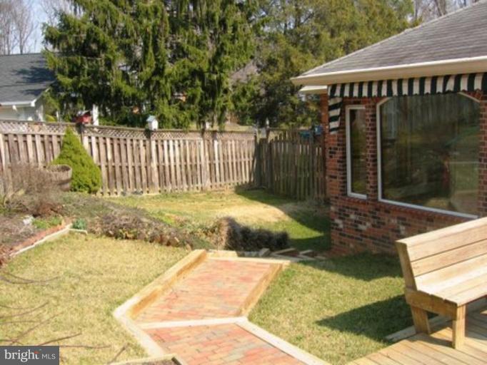 8700 Gateshead Road Alexandria, VA 22309 - Photo 14 of 22 Exterior (Rear)