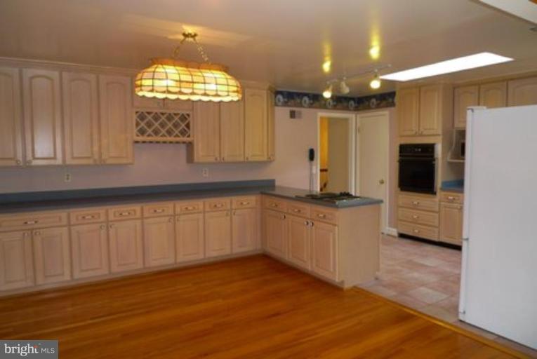 8700 Gateshead Road Alexandria, VA 22309 - Photo 5 of 22 Kitchen