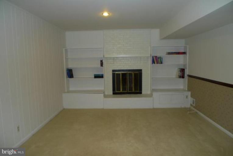 8700 Gateshead Road Alexandria, VA 22309 - Photo 6 of 22 Family Room