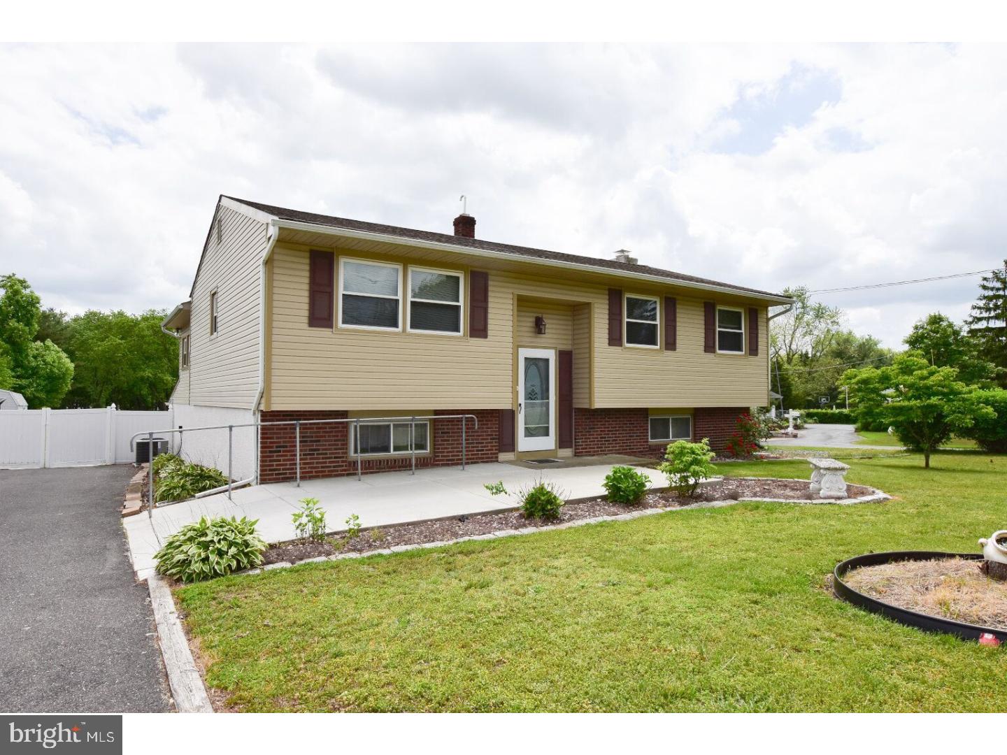 270 Greentree Road Sewell, NJ 08080 - Photo 2 of 15