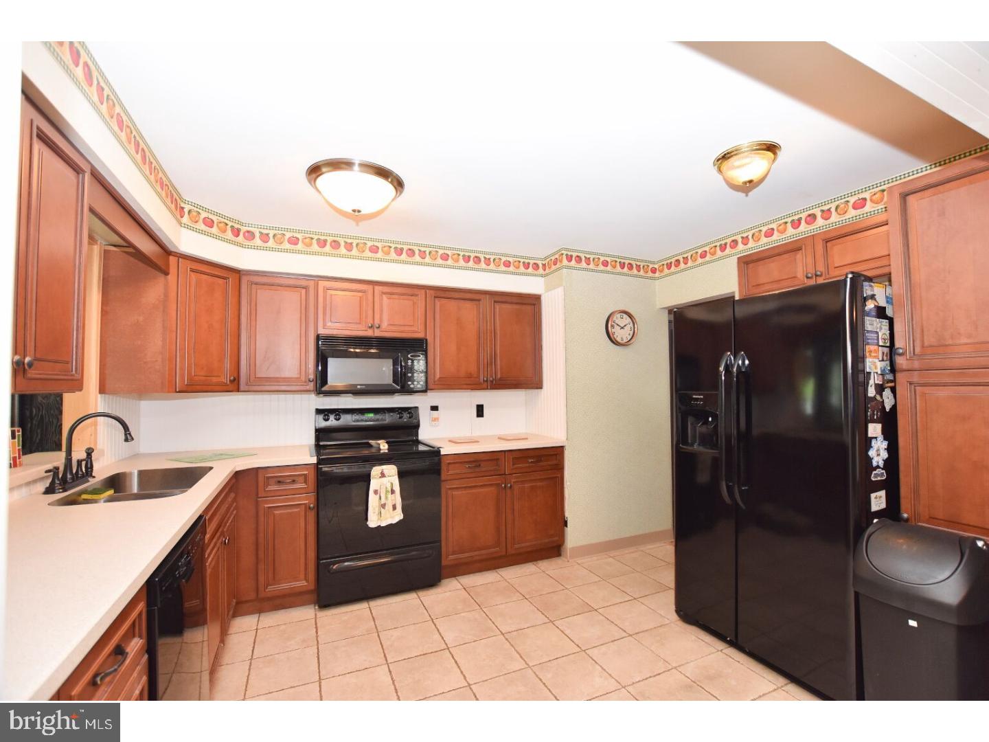 270 Greentree Road Sewell, NJ 08080 - Photo 4 of 15
