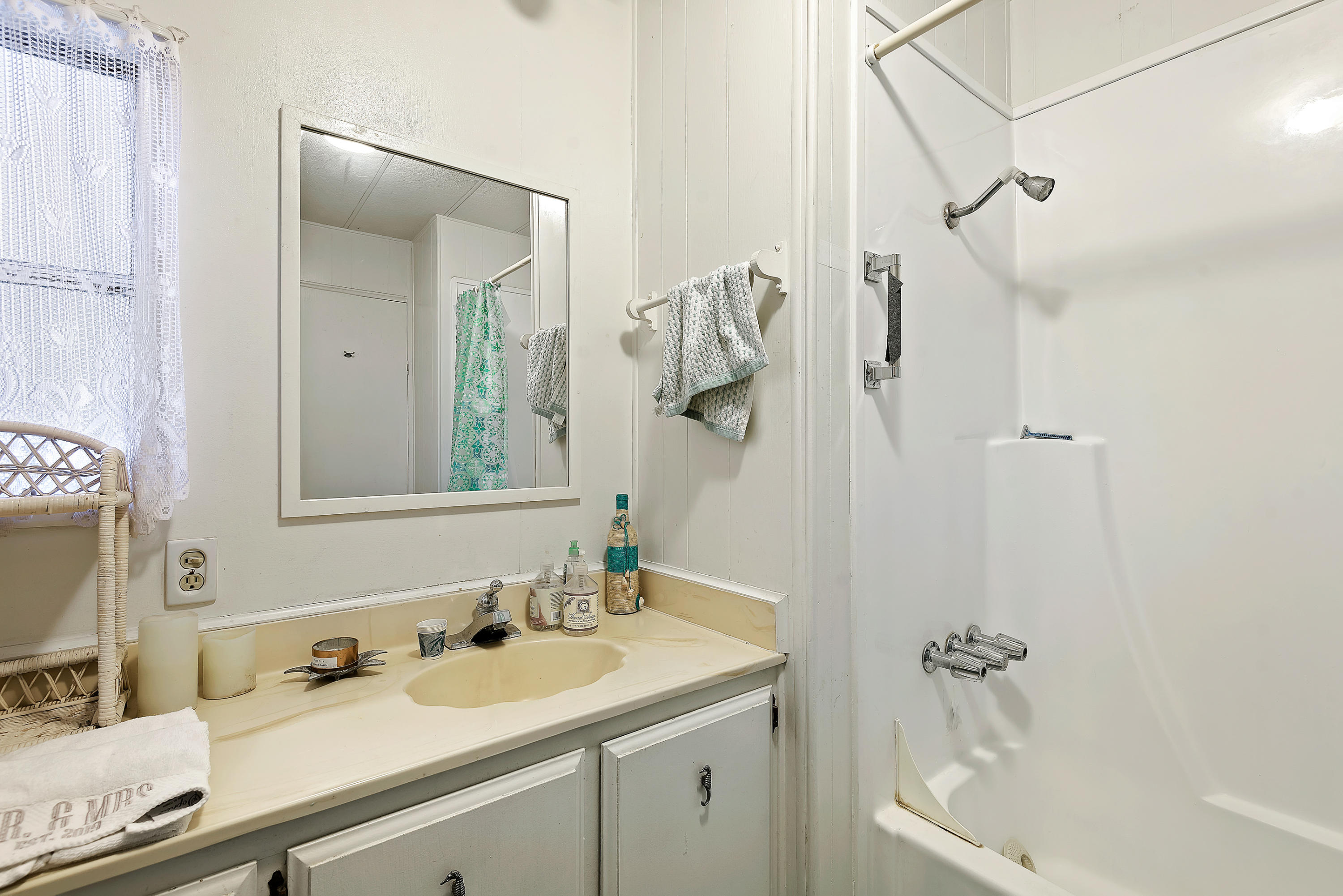 6180 Via Real, Unit 21 Carpinteria, CA 93013 - Photo 10 of 14 a bathroom with a sink and a mirror