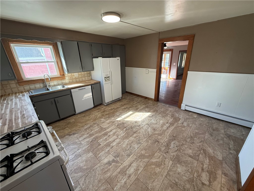 22 Myrtle Avenue Auburn, NY 13021 - Photo 2 of 25
