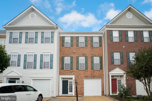 $650,000 | 46675 Cavendish Square, Sterling, VA 20165