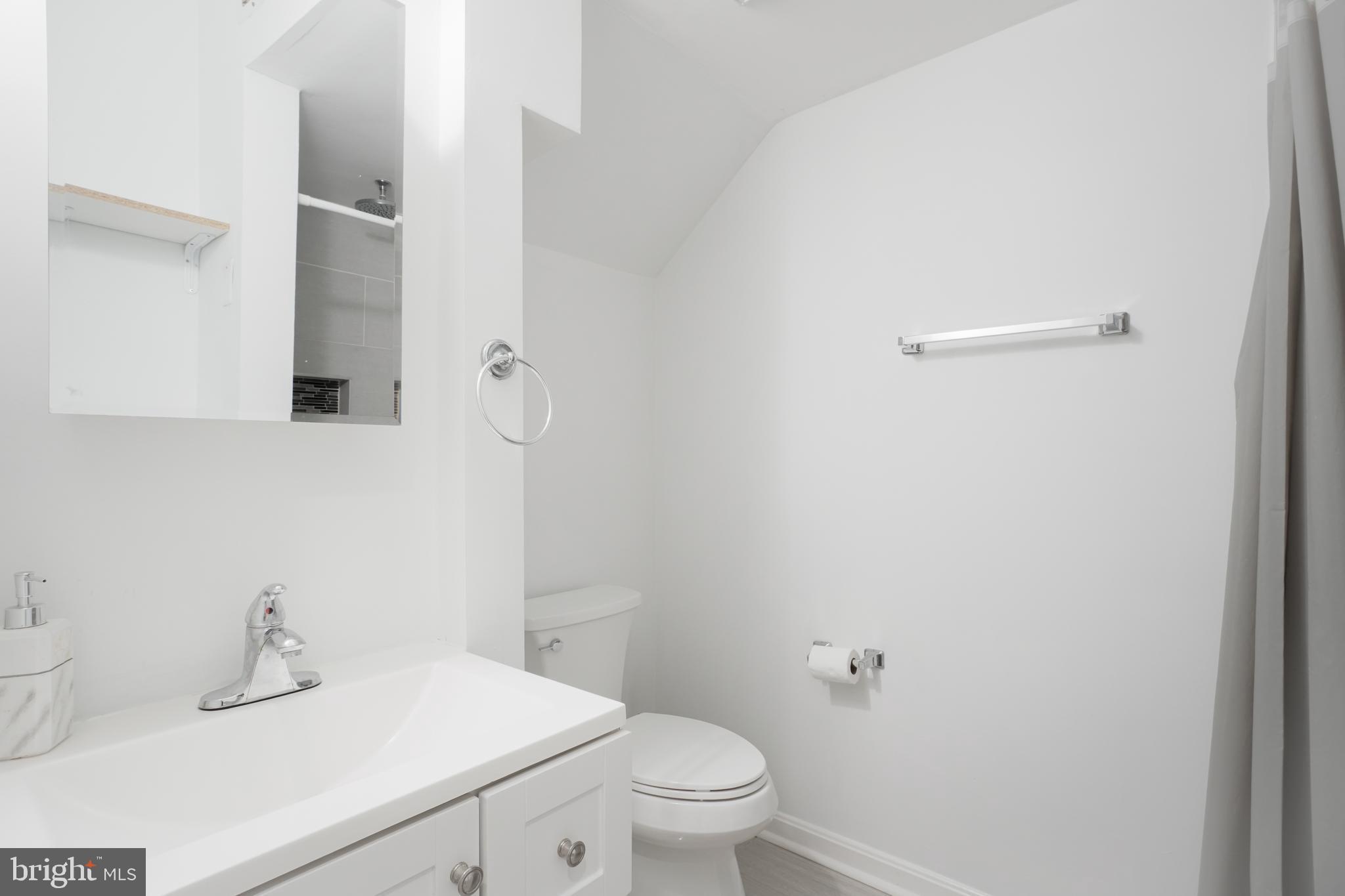 46675 Cavendish Square Sterling, VA 20165 - Photo 6 of 35 1st Floor Full bath